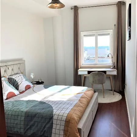 Charm Center 140m2 & Free Parking Appartement